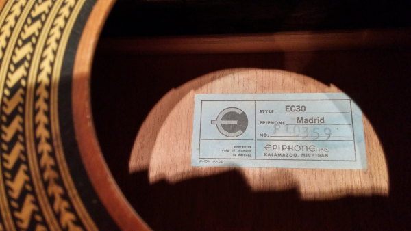 Epiphone EC30 Madrid - label